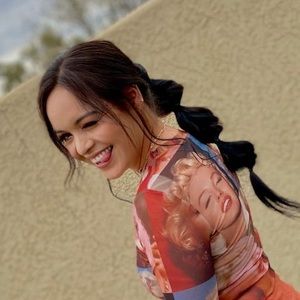 Meet your Posher, Sayra